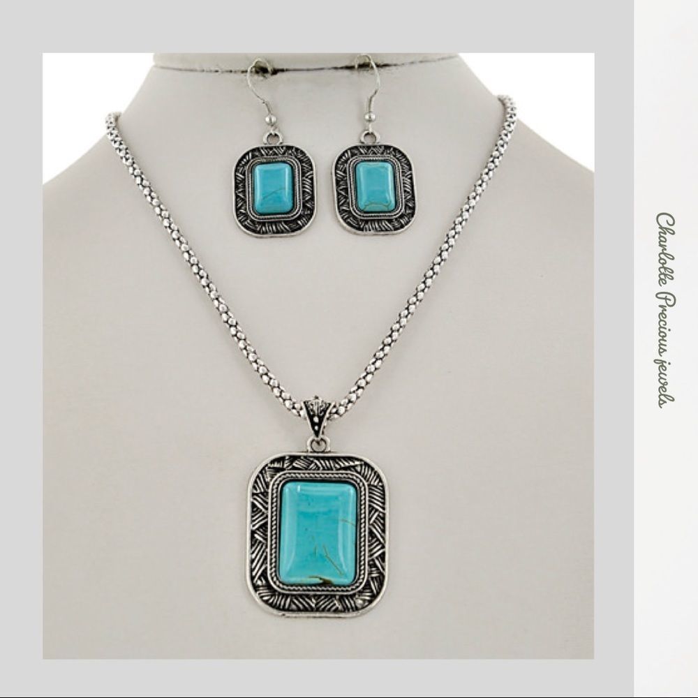 Turquoise Pendant Necklace Set